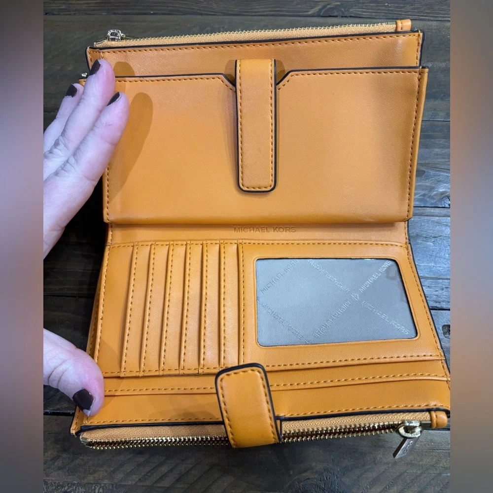 Michael Kors Jet Set Travel Double Zip Wallet in Honeycomb